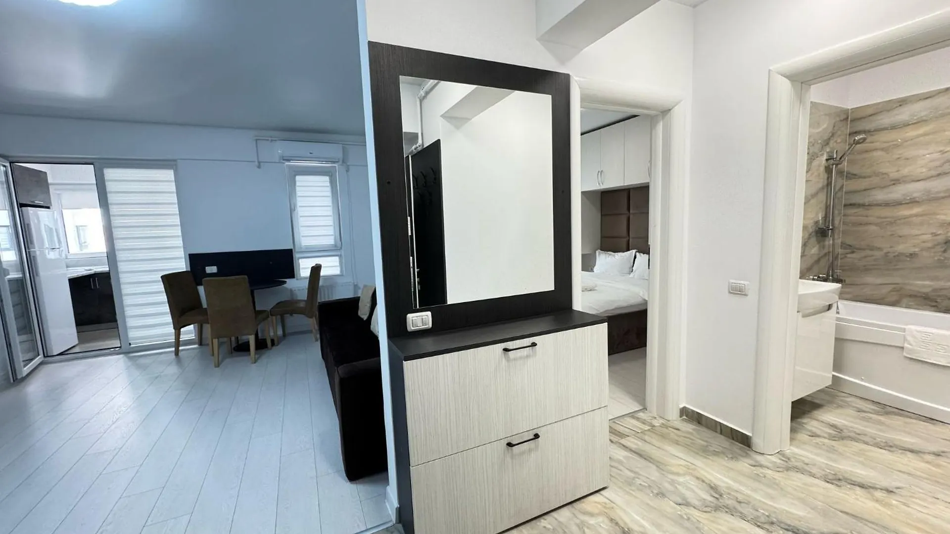 Luxury Glam Apartments Central Adress Bucuresti With Parking  Bucarest