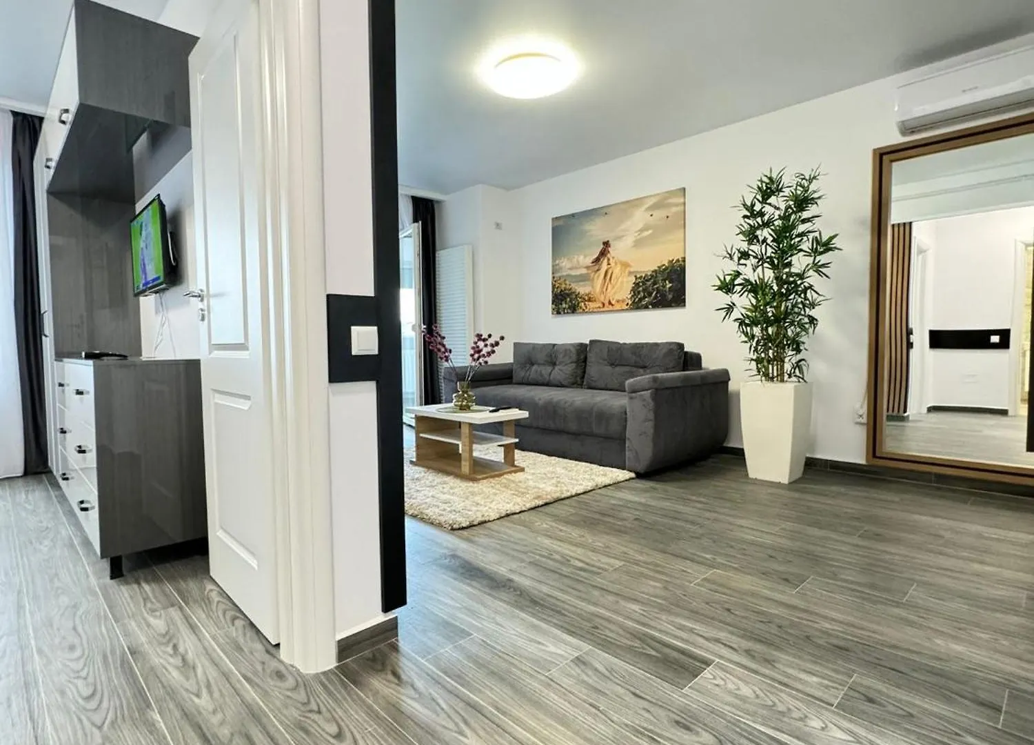 Luxury Glam Apartments Central Adress Bucuresti With Parking Romania