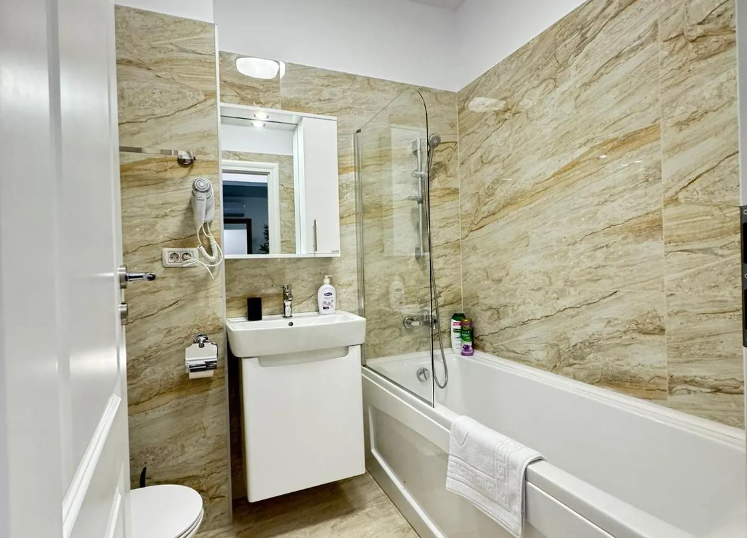 Luxury Glam Apartments Central Adress Bucuresti With Parking Romania