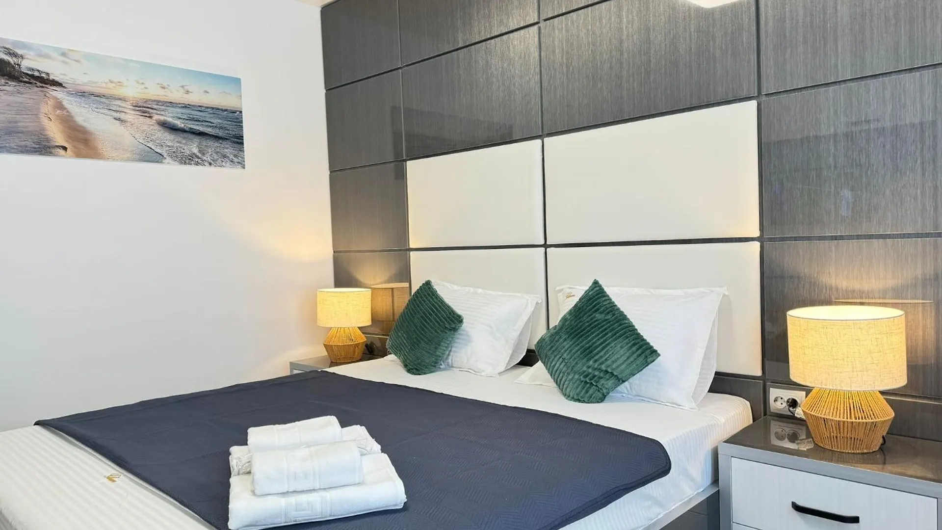 Luxury Glam Apartments Central Adress Bucuresti With Parking Romania